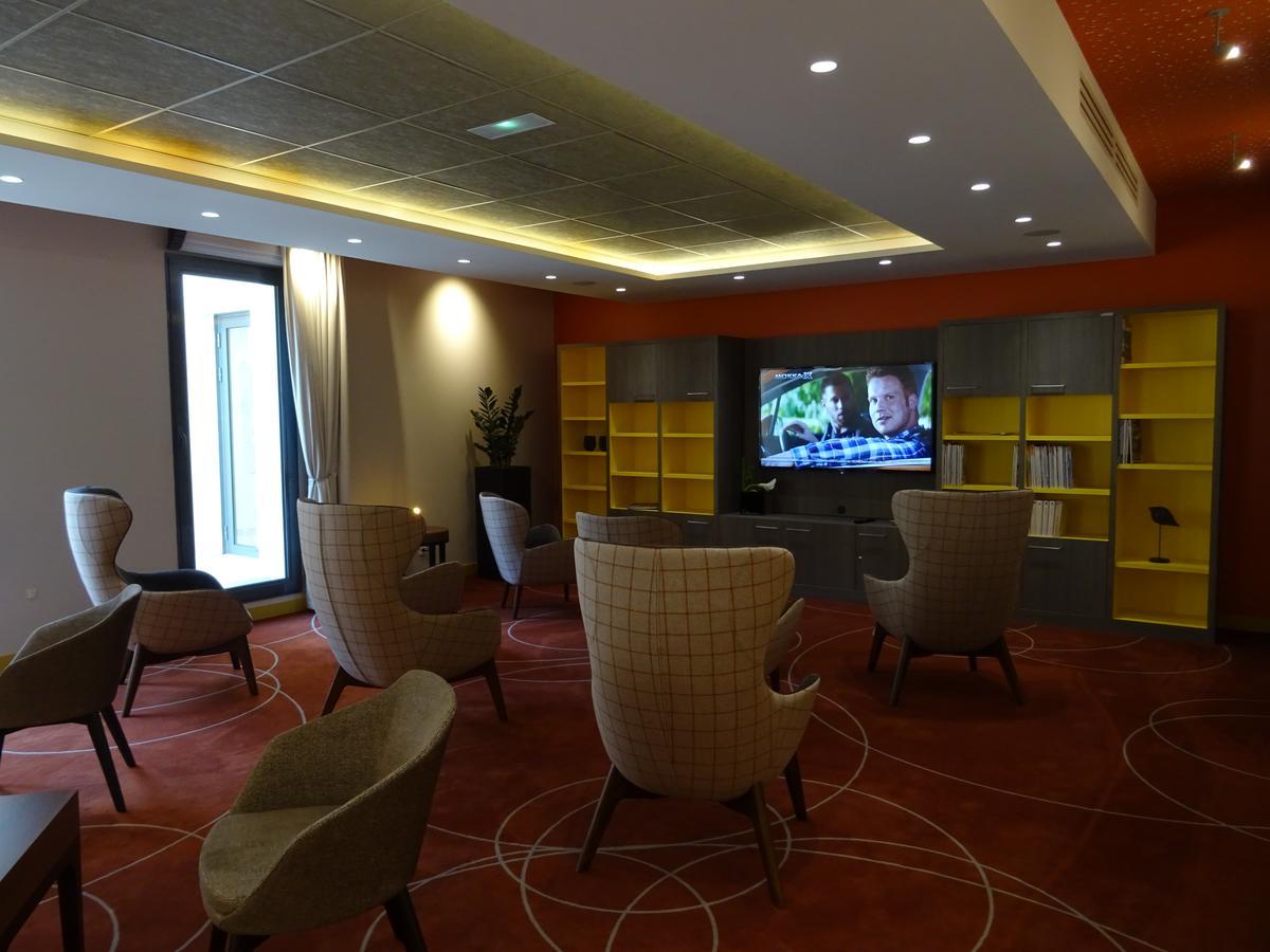 Domitys L'Art Du Temps Aparthotel Besancon Bagian luar foto